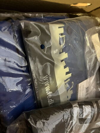 Div. arbejdstøj i kassen