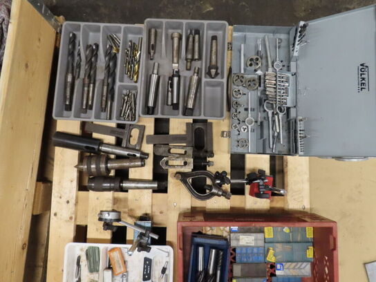 Indholdet på pallen