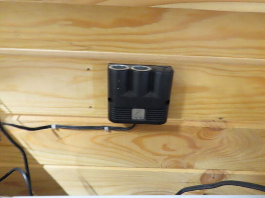 Salgsvogn med solpanel og strøm til køletaske