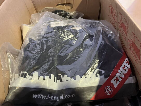 Div. arbejdstøj i kassen