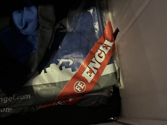 Div. arbejdstøj i kassen