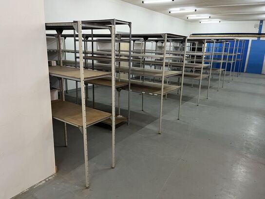 Stort parti lagerreoler uden indhold