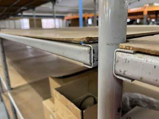 Stort parti lagerreoler uden indhold