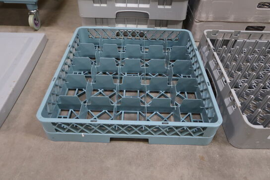 Lav kurvevogn med 11 stk. opvaskebakker