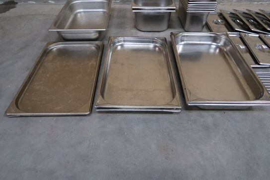 32 stk. ass. Rustfrit stål kantiner / låg