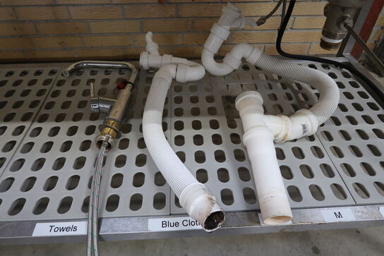 Rustfri stålbord med vask & underhylde