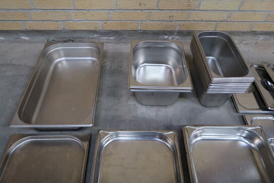 32 stk. ass. Rustfrit stål kantiner / låg