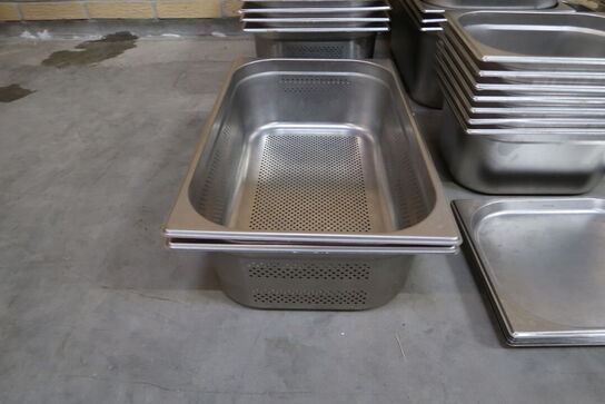 52 stk. ass. Rustfrit stål kantiner / låg