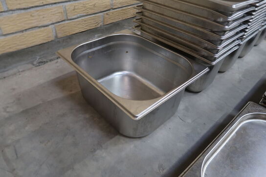 74 stk. ass. Rustfrit stål kantiner / låg