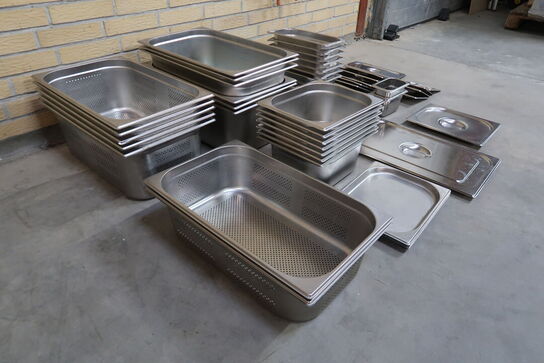 52 stk. ass. Rustfrit stål kantiner / låg