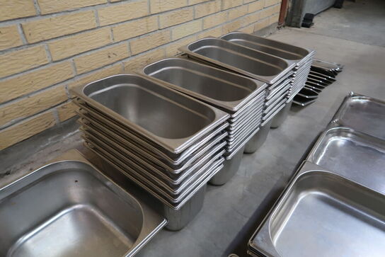 74 stk. ass. Rustfrit stål kantiner / låg