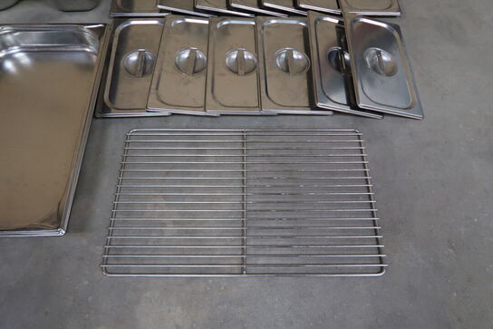 32 stk. ass. Rustfrit stål kantiner / låg