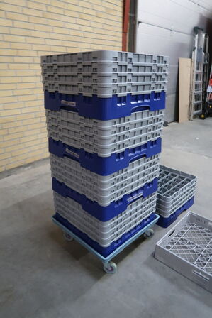 Lav kurvevogn med 6 stk. opvaskebakker