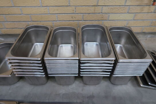 74 stk. ass. Rustfrit stål kantiner / låg