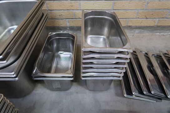 52 stk. ass. Rustfrit stål kantiner / låg