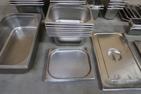 52 stk. ass. Rustfrit stål kantiner / låg