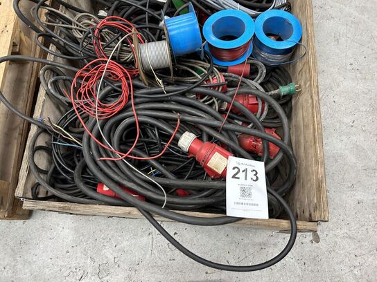 Palle med diverse kraftkabler, ledninger, m.v.