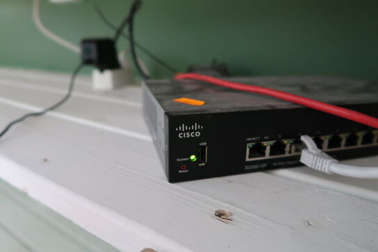 Router CISCO SG350-10P, Accesspoint ZYXEL NWA50AX