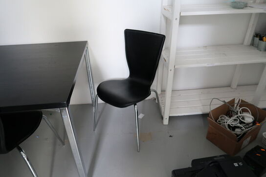 Bord med 3 stk. stole