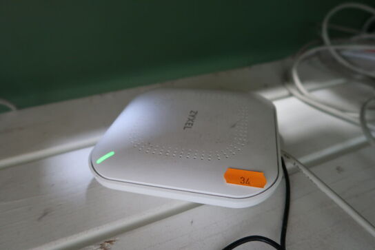 Router CISCO SG350-10P, Accesspoint ZYXEL NWA50AX