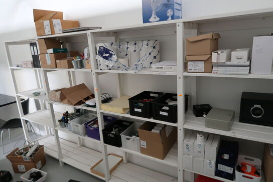 4 fag reoler med div. Kontorartikler m.m. (bærbarcomputer medfølger ikke)