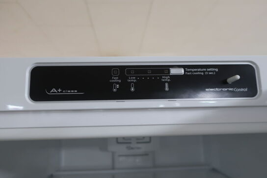 Køle/fryseskab WHIRLPOOL WBE3325