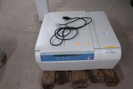 Centrifuge THERMOFISHER MegaFuge 40R