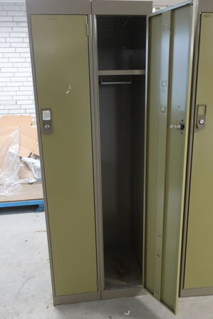 4 stk. omklædningsskabe