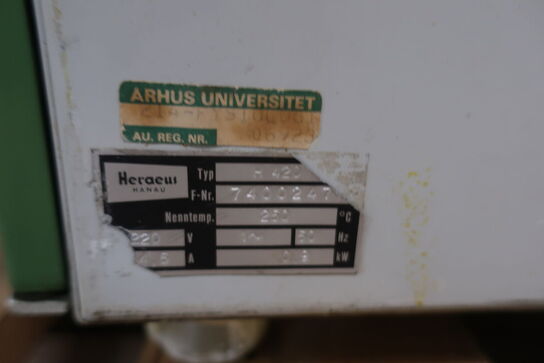 Varmeskab/ovn HERAEUS H420