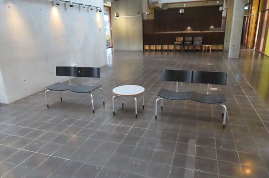 5 stk. Dobbeltstole inkl. 3 stk. borde