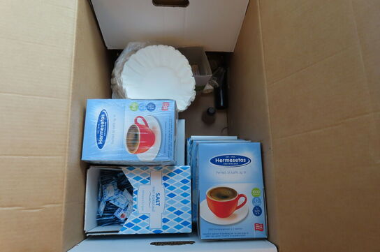 4 kasser med indhold