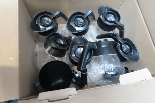 2 stk. Kaffemaskiner + 2 kasser med indhold