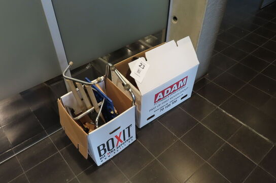 2 kasser med indhold