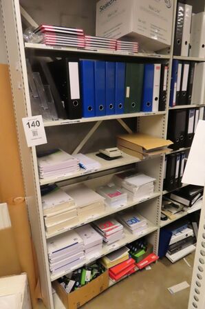 Indhold på 2 fags reol 