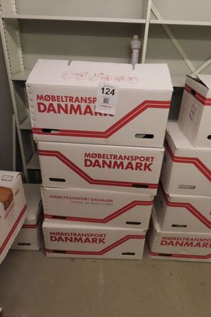 4 kasser med indhold