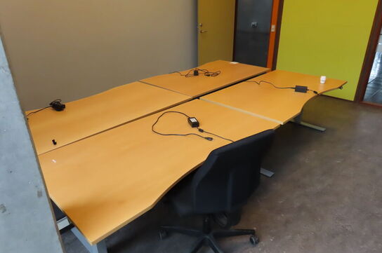 4 stk. Hæve-/sænkeborde + kontorstol