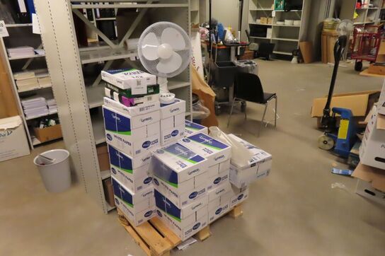 Palle med diverse kopipapir inkl. Blæser