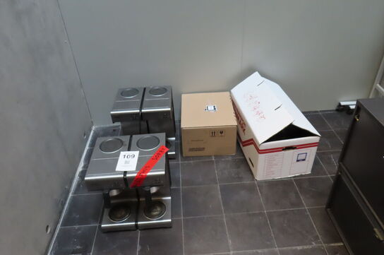 2 stk. Kaffemaskiner + 2 kasser med indhold