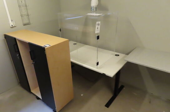 Hæve-/sænkebord + reol mv. 