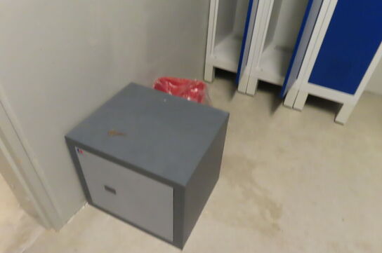 8 stk. Omklædningsskabe 