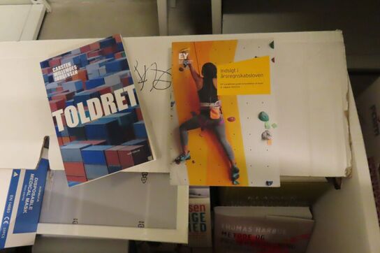 4 kasser med indhold