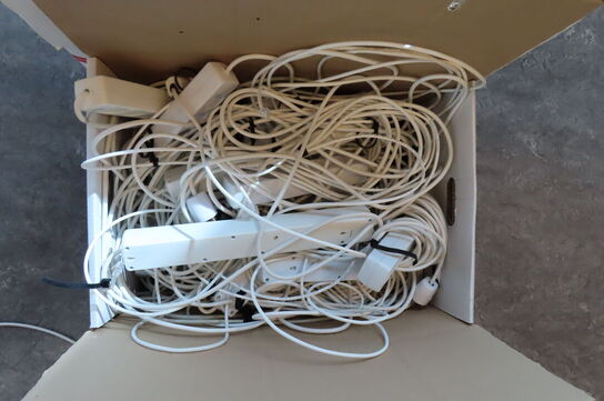 2 kasser ledninger & 1 kasse klikrammer