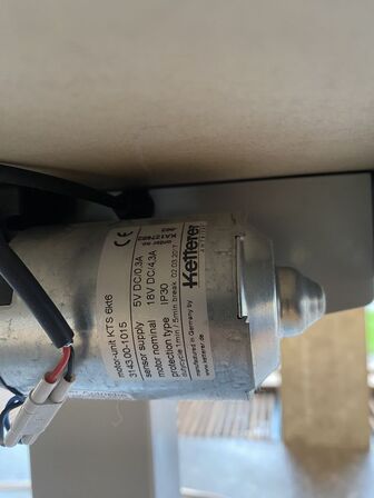 3 stk. hæve/sænkeborde & 1 bord med 4 stole. mv