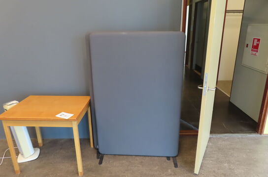 Diverse afskærmninger, bord mv. 