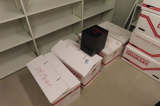 4 kasser med indhold