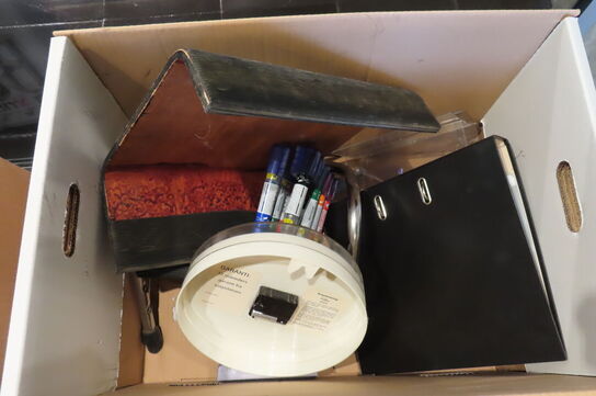 2 kasser med indhold