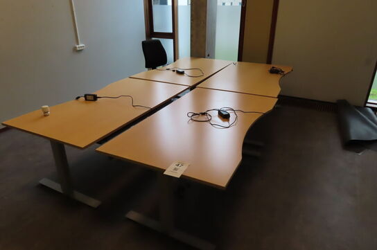 4 stk. Hæve-/sænkeborde + kontorstol