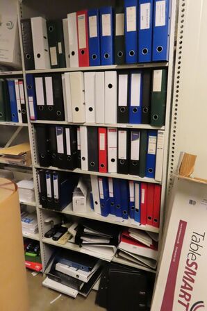 Indhold på 2 fags reol 