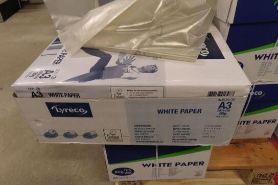 Palle med diverse kopipapir inkl. Blæser