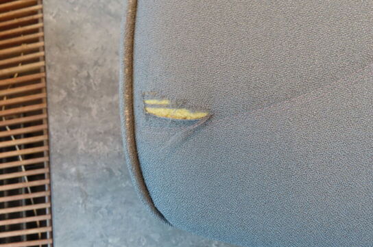 2 stk. Hæve/-sænkeborde + kontorstol mv. 